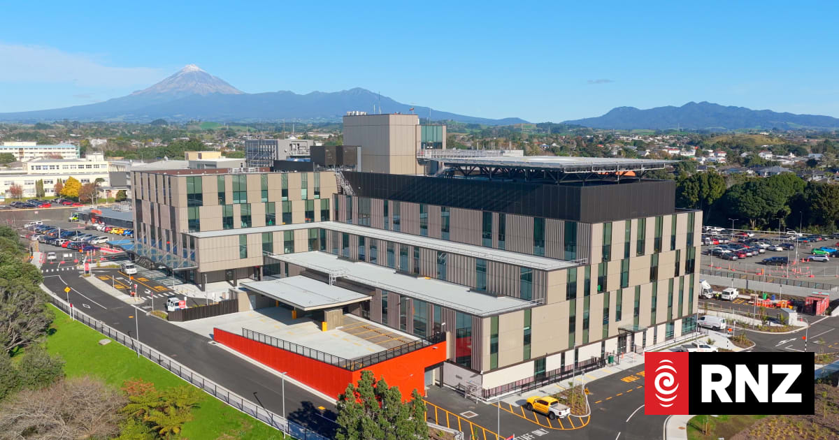 'Corridor caring from day one': New Taranaki ED still overwhelmed by patients — New Zealand