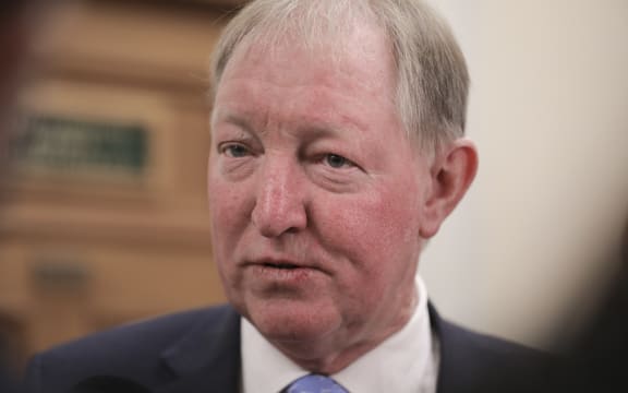 National MP, Nick Smith at select committee. The State Services Commissioner, Peter Hughes, has given public service chief executives an extra week's annual leave to make up for the financial hit they have taken since losing their performance pay.