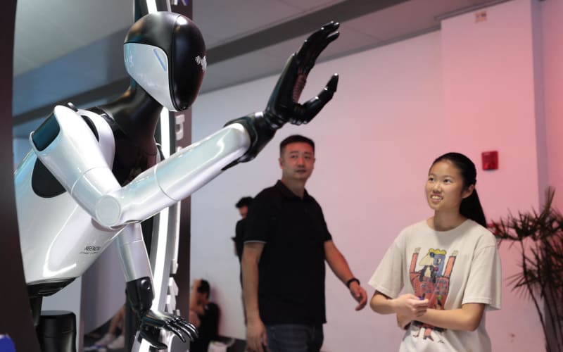 Trump administration bans new Chinese humanoid robots, to protect US AI  buildout | RNZ
