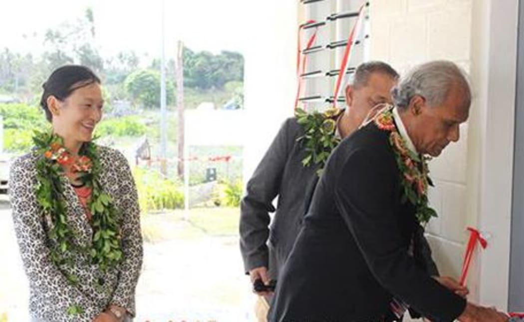 Prime Minister and Minister for Education & Training, Hon. Samuela ‘Akilisi Pohiva opening of new classrooms for Fakakakai Government Primary School. Witnessing the event is H.E Sarah Walsh, NZ High Commissioner to Tonga.