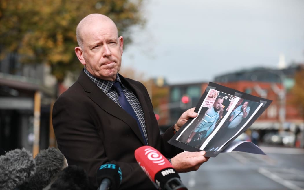 D.I Chris Barry talks to media appealing for information regarding a homicide investigation in Ponsonby