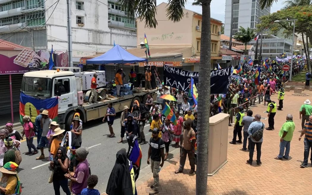A pro-independent demonstration has on Tuesday 5 December 2023 gathered hundreds of participants in downtown Nouméa to protest against New Caledonia’s militarisation (PICTURE NC la 1ère)
