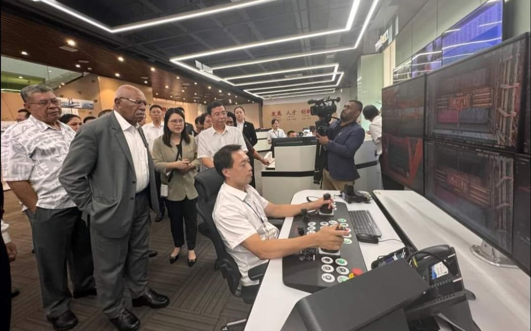 Sitiveni Rabuka visits Xiamen International Shipping Centre, one of the world’s leading ports.