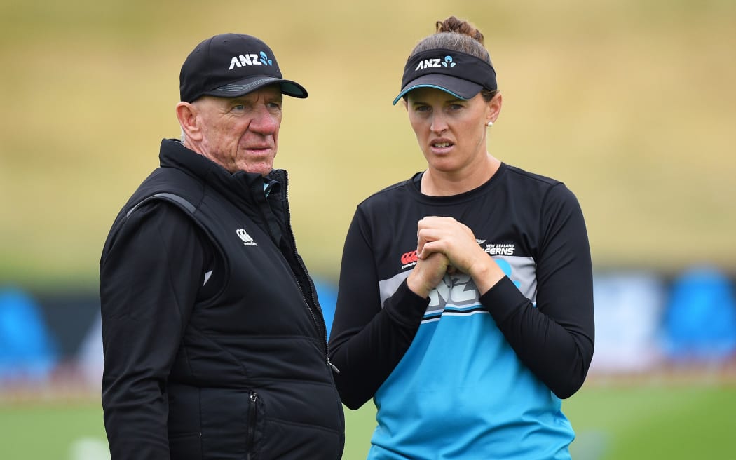 White Ferns player Amy Satterthwaite with Coach Bob Carter 2022.