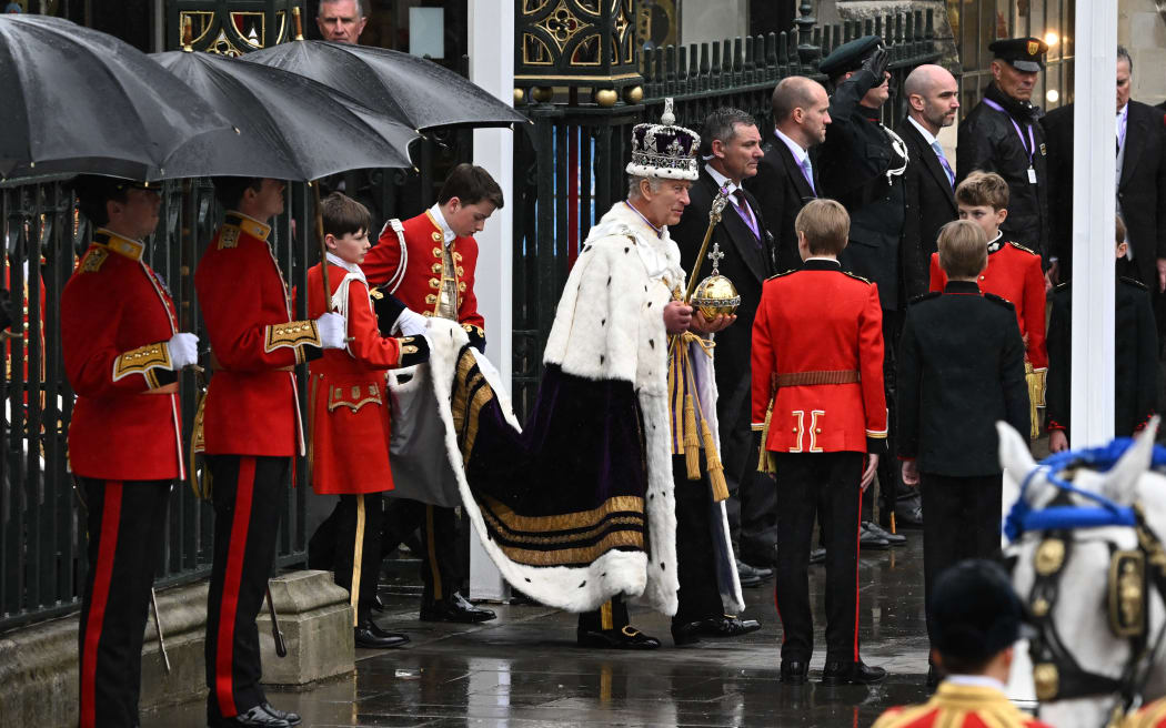 Britain's King Charles III wearing the Imperial state Crown leaves Westminster Abbey after the Coronation Ceremonies in central London on May 6, 2023. - The set-piece coronation is the first in Britain in 70 years, and only the second in history to be televised. Charles will be the 40th reigning monarch to be crowned at the central London church since King William I in 1066. Outside the UK, he is also king of 14 other Commonwealth countries, including Australia, Canada and New Zealand. (Photo by Paul ELLIS / AFP)