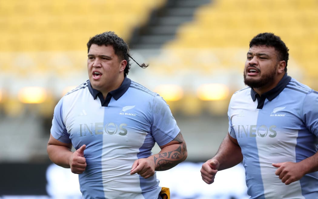 Tamaiti Williams and Pasilio Tosi of the All Blacks during All Blacks training, Sky Stadium, Wellington, New Zealand, Thursday, 8 August 2024. (Photo by Lynne Cameron / action press)
