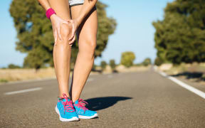 Female runner knee injury and pain.