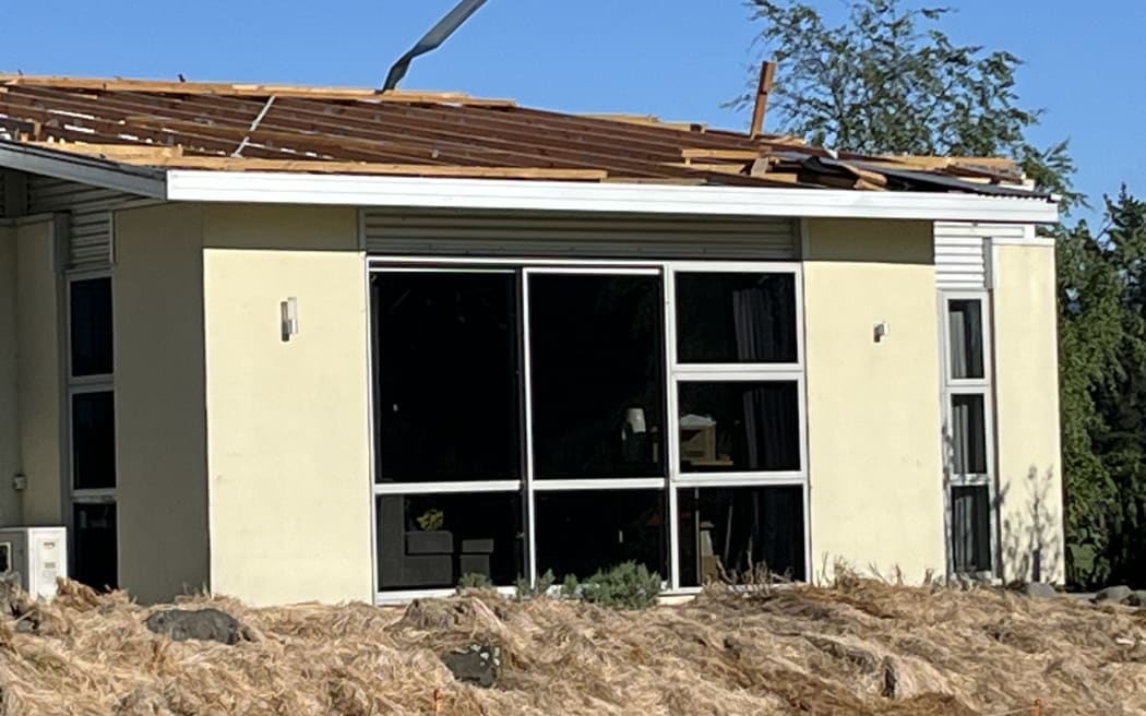 Canterbury weather: Oxford house loses roof 24 Oct 2025
