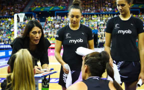 Head coach Noeline Taurua directing the Silver Ferns in between quarters