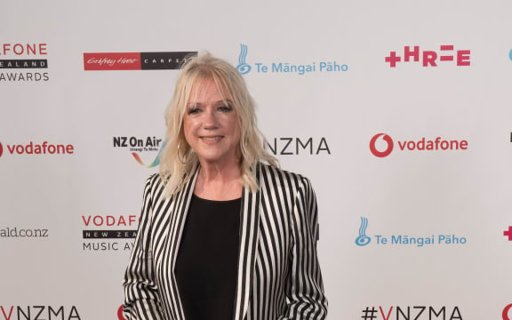 Sharon O'Neill on the red carpet at the 2017 VNZMAs