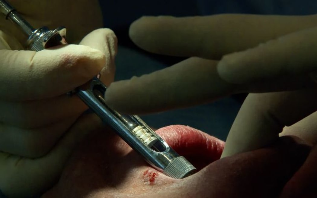 A baby boomer dentistry tsunami is on its way a report says.