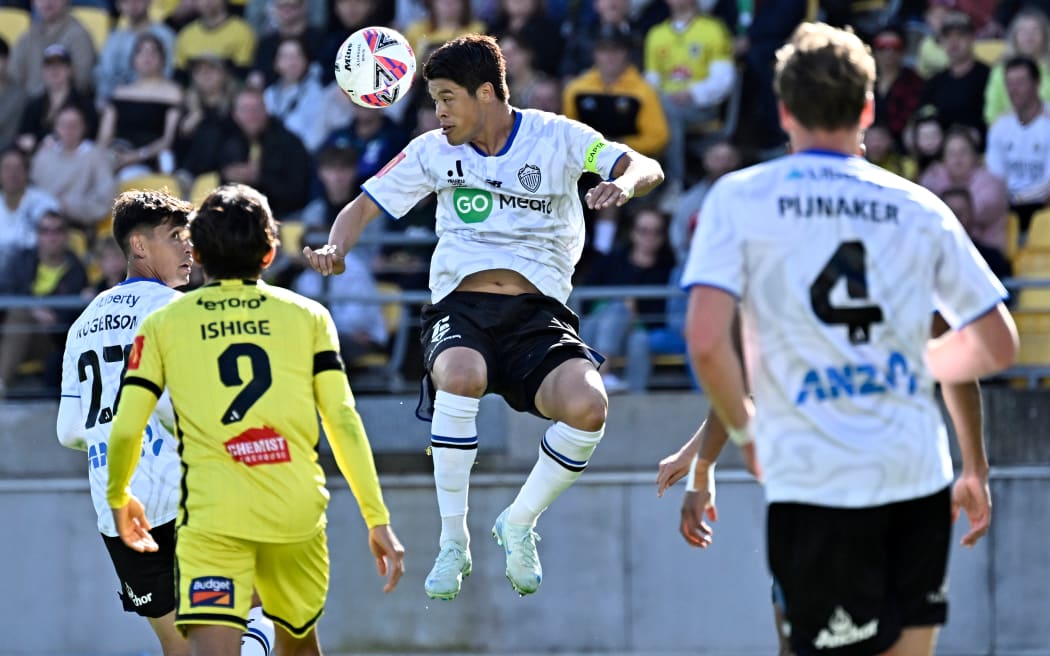 Hiroki Sakai of Auckland FC heads the ball during the A-League match against Wellington Phoenix in Wellington on Saturday 2 November 2024.