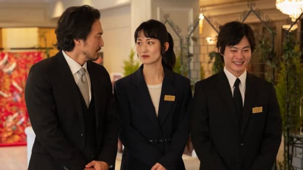 Shinji (Takehiro Hira, left), Aiko (Mari Yamamoto) and Kota (Kimura Bun, far right) are Phillip's rental family co-workers.