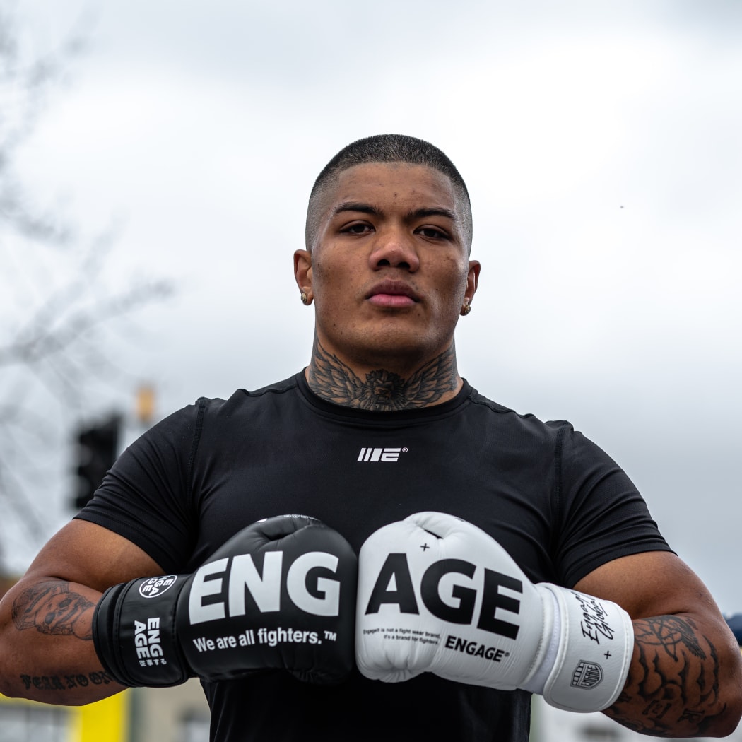 Duken Tutakitoa-Williams with boxing gloves.