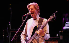 EAST RUTHERFORD, NJ - APRIL 28: Phil Lesh of The Dead performs at the Izod Center on April 28, 2009 in East Rutherford, New Jersey.   Cory Schwartz/Getty Images/AFP (Photo by Cory Schwartz / GETTY IMAGES NORTH AMERICA / Getty Images via AFP)