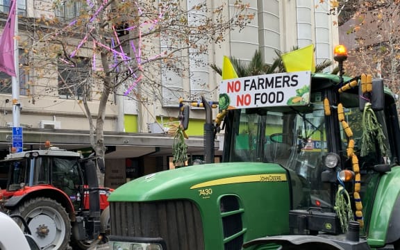 Farmer protest Queen St Auckland