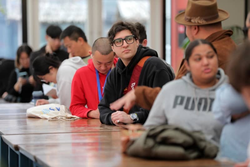 Punters line up to get a taste of In-N-Out at a pop-up of the Californian chain in Auckland, 2025.