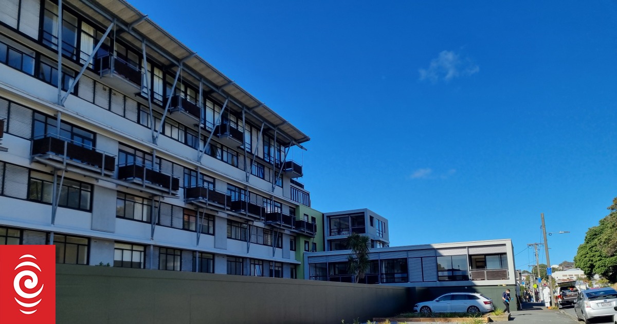 Blaze at abandoned building in Wellington