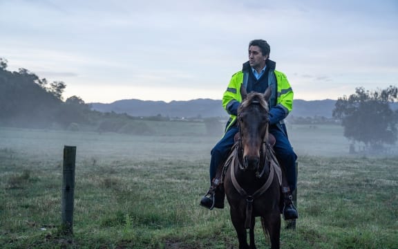 Cliff Curtis in Muru