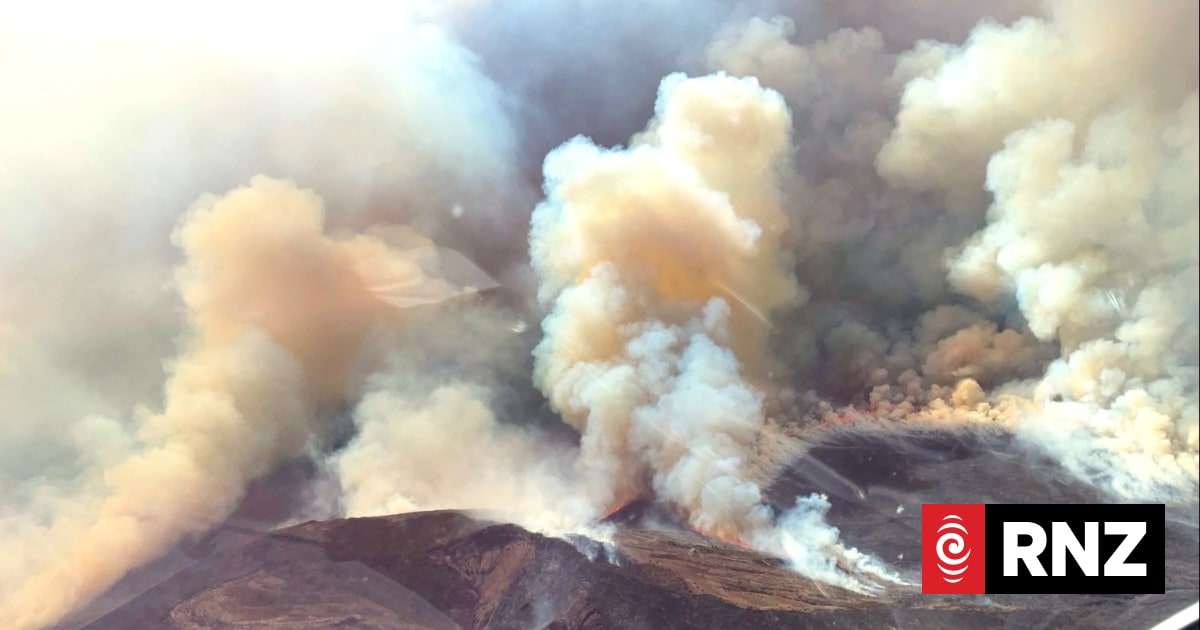 Smoke warning as Tongariro fire grows | RNZ