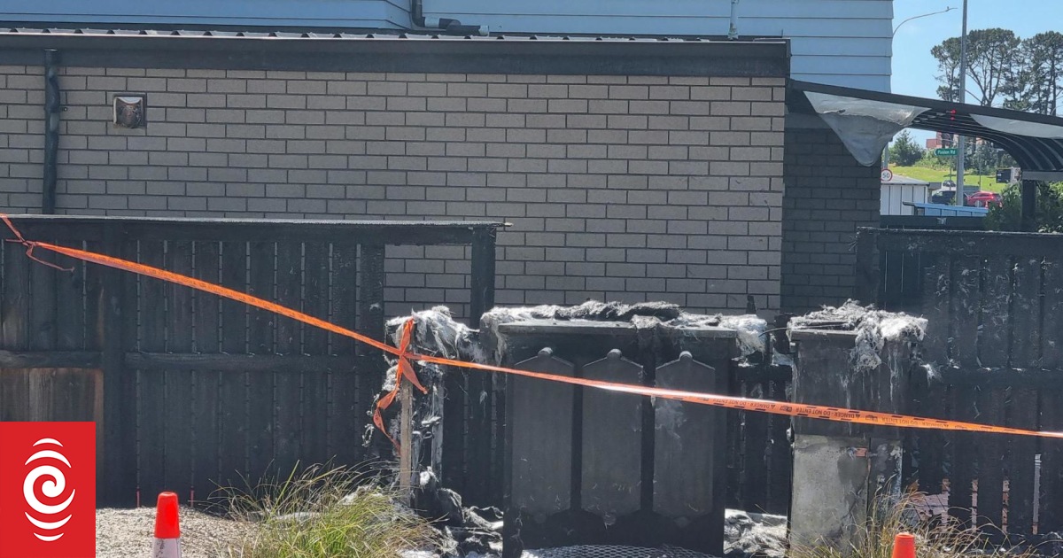 'Stay inside': Fire in Auckland's Flat Bush affecting air quality - Vimarsana News