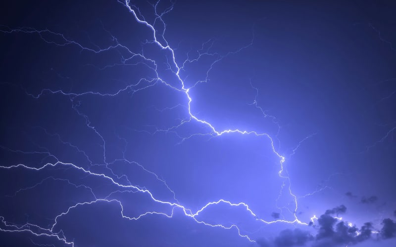 ‘Megaflash’ lightning bolt travelled over 800 kilometres, setting a new ...