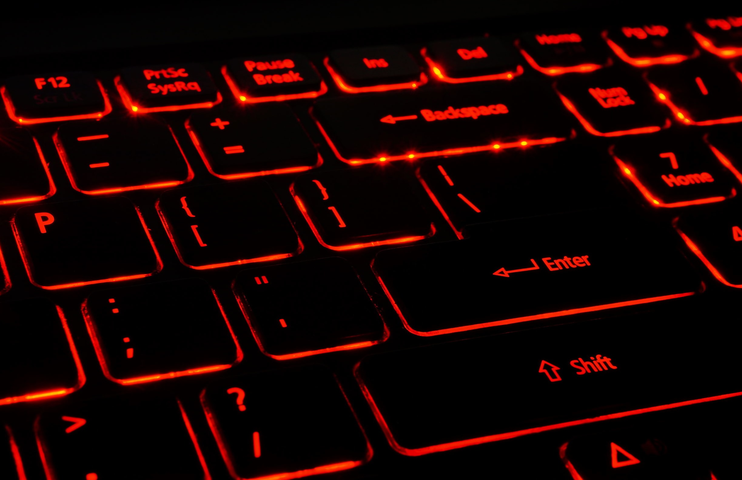 A keyboard with backlighting.