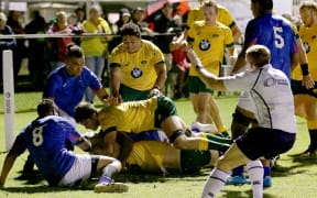 Australia scores another try on their way to a 43-20 victory