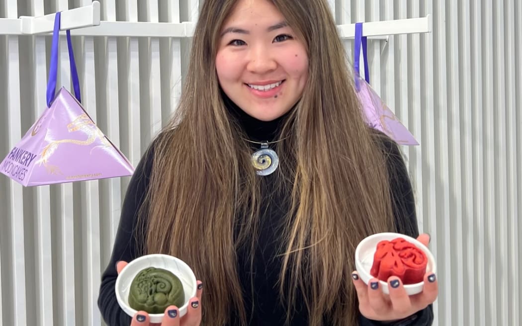 Young Chinese New Zealander Cathy Fan incorporates Chinese elements into her mooncake designs to reflect her culture and heritage.