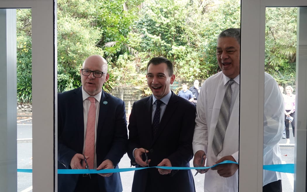 Mental Health Minister Matt Doocey, Health Minister Simeon Brown and tangata whaiora representative Reuben Carpenter cut the ribbon to open Manaia House.