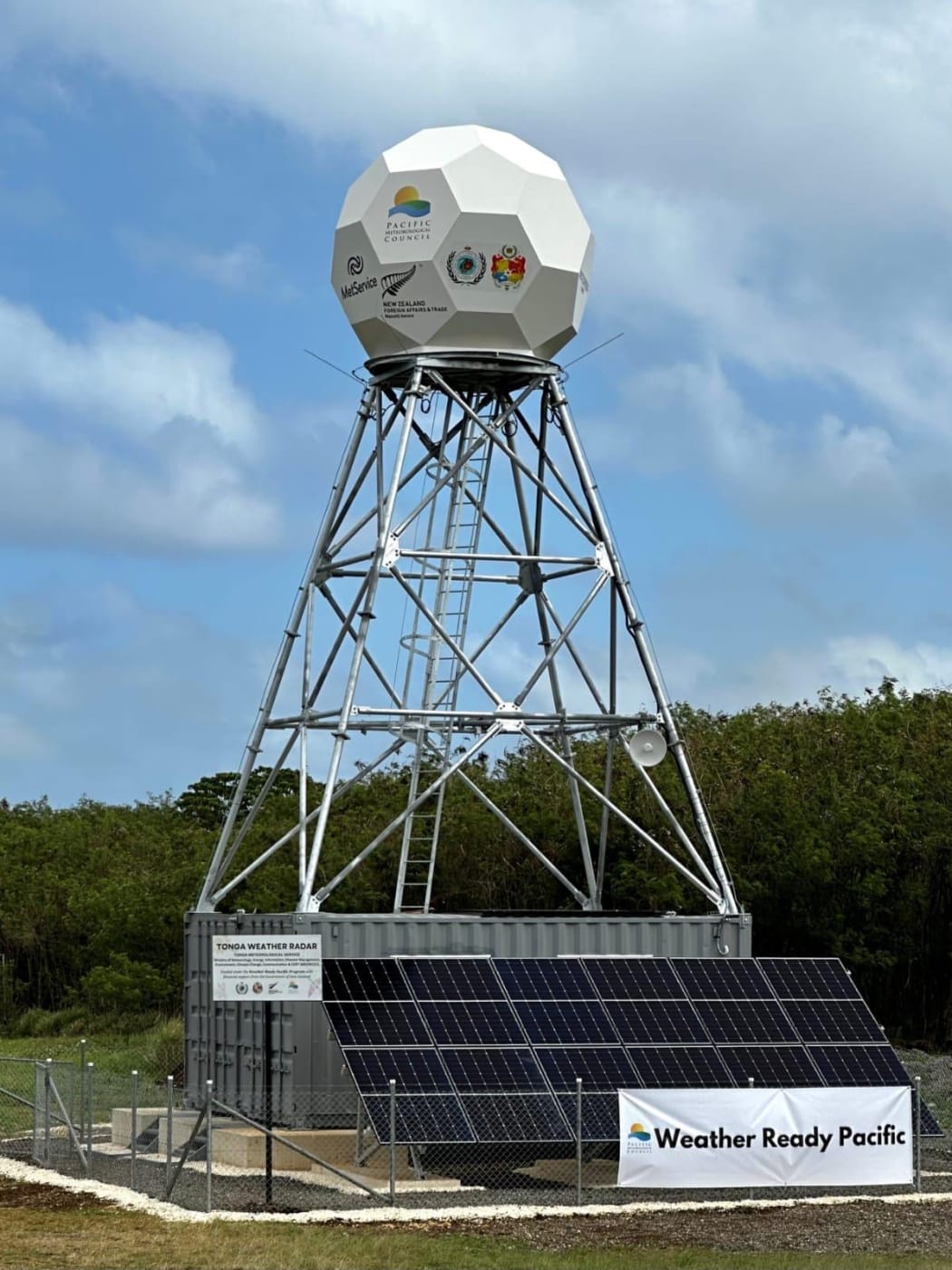 Tonga's Minister of Meteorology Fekitamoeloa Katoa 'Utoikamanu said the installation of the radar will save lives.