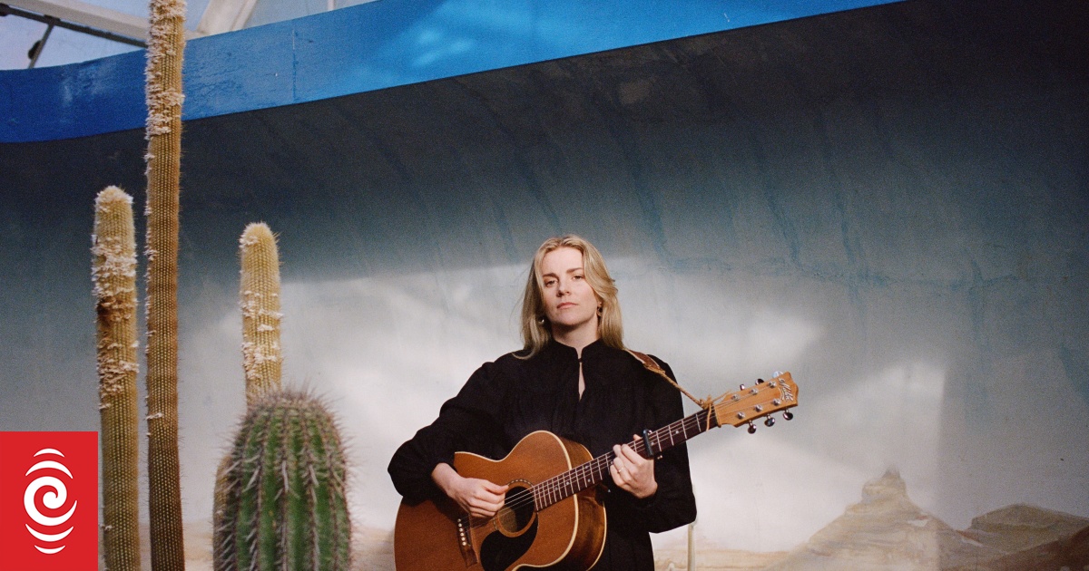 Holly Arrowsmith's award-winning song a tribute to a 'true cowboy' - Vimarsana News