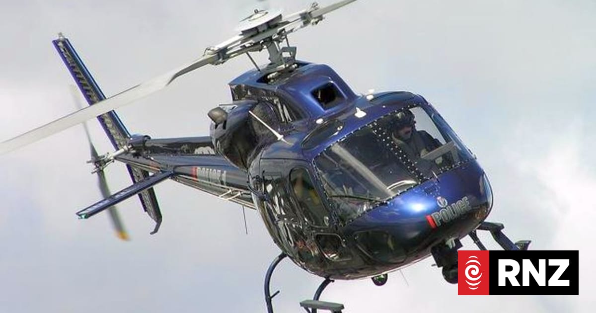 Police helicopter crew rescues 'ill-prepared' kayakers in Auckland