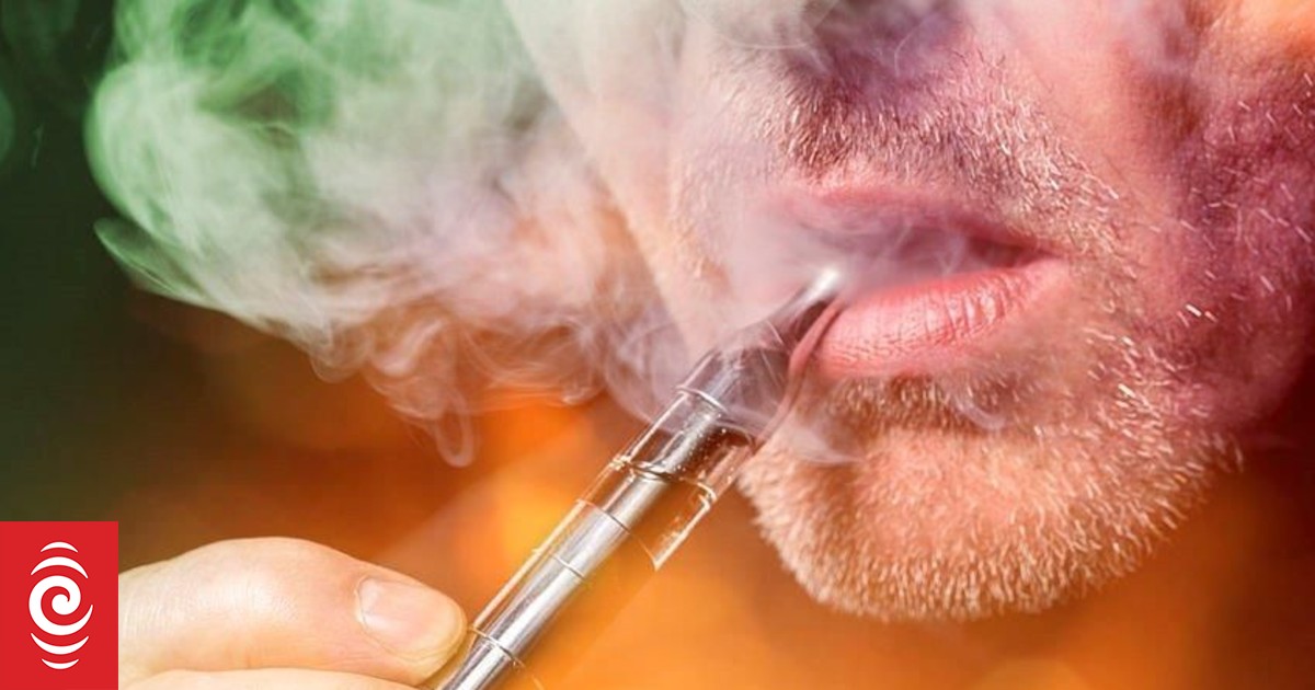 E cigarettes do the benefits outweigh the risks RNZ