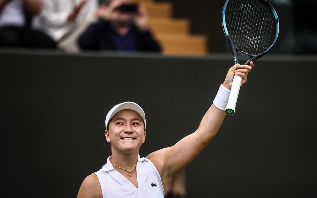 New Zealand's Lulu Sun celebrates winning against China's Zheng Qinwen during their Women's singles tennis match on the first day of the 2024 Wimbledon Championships at The All England Lawn Tennis and Croquet Club in Wimbledon, southwest London, on July 1, 2024. (Photo by HENRY NICHOLLS / AFP) / RESTRICTED TO EDITORIAL USE