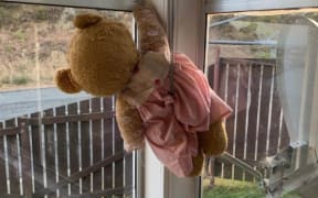 People are putting teddy bears in their windows for kids to see as they walk past.