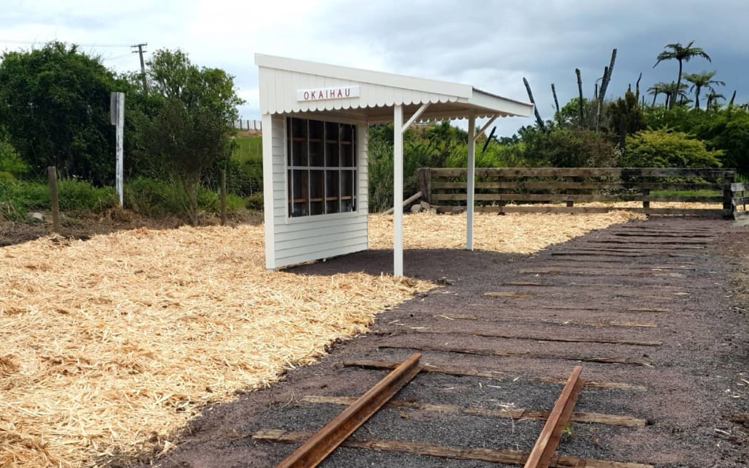 The storyboard shelter is modelled on the old Ōkaihau Railway Station veranda.