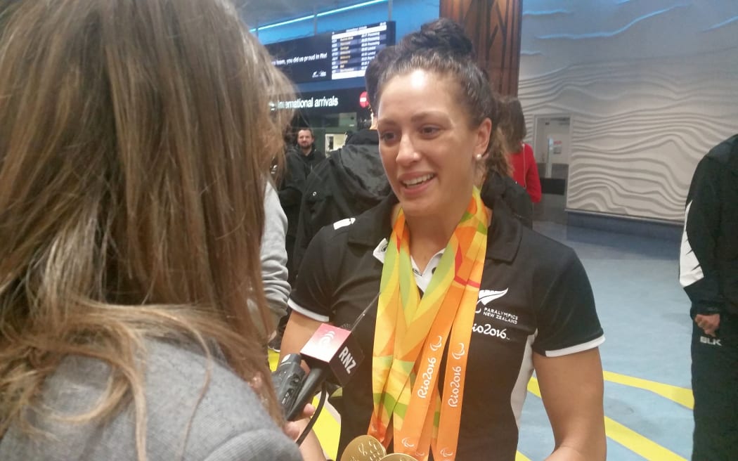 Sophie Pascoe talks to RNZ News about her Paralympic efforts after the team touched down in Auckland.