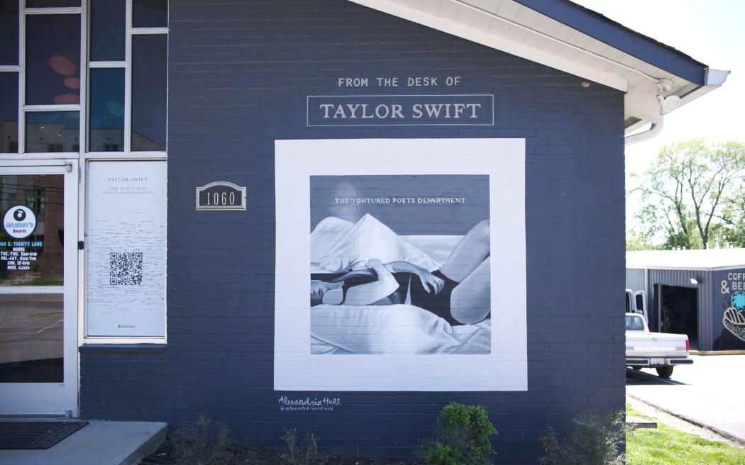NASHVILLE, TENNESSEE - APRIL 18: A Taylor Swift mural is seen outside Grimey's new & preloved music and books on April 18, 2024 in Nashville, Tennessee.   Jason Kempin/Getty Images/AFP (Photo by Jason Kempin / GETTY IMAGES NORTH AMERICA / Getty Images via AFP)