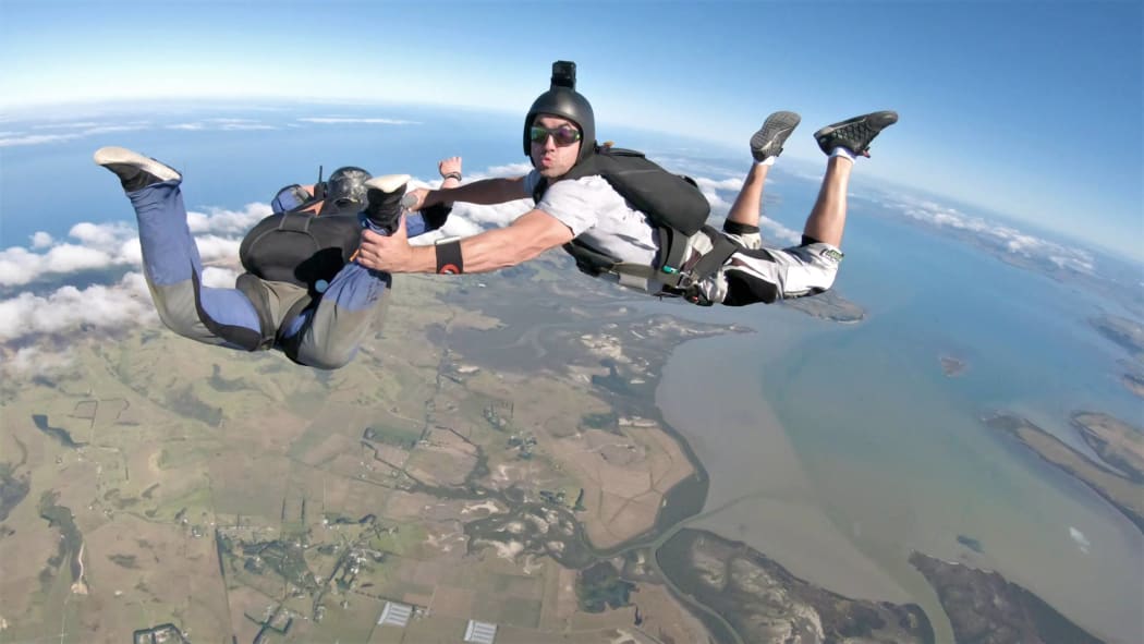 Paul Jeune skydiving