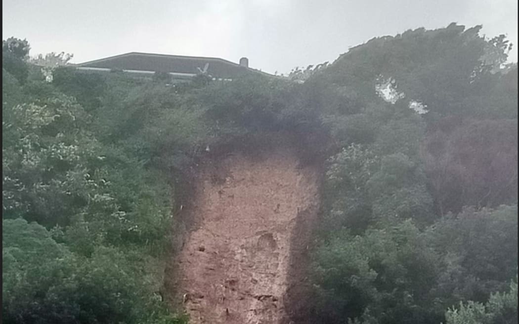 A slip has sent debris crashing onto two Porirua homes, forcing evacuation during rain on Sunday.