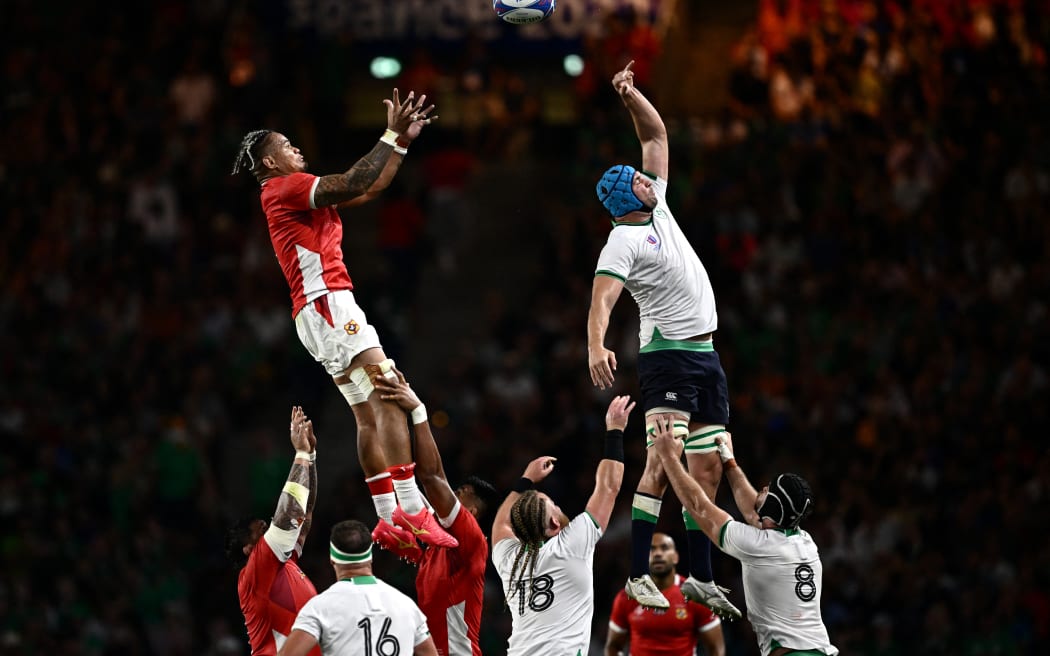 Ireland's lock Tadhg Beirne (up, R) fights for the ball in a line-out during the 2023 Rugby World Cup Pool B match between Ireland and Tonga at the Stade de la Beaujoire in Nantes, western France on September 16, 2023. (Photo by LOIC VENANCE / AFP)