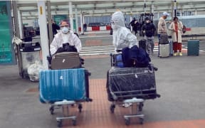 Passegers trying to leave Heathrow airport on Tues 17 March 2020