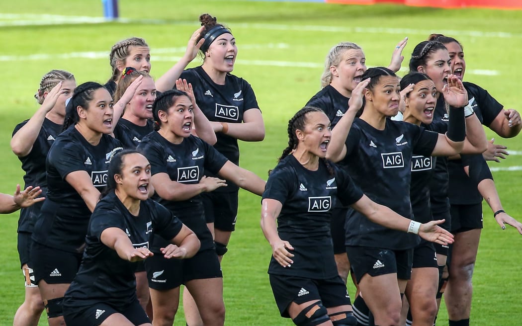 France vs New Zealand 20 November 2021 at Stade Pierre-Fabre, Castres, France. The Black Ferns perform the Haka.
