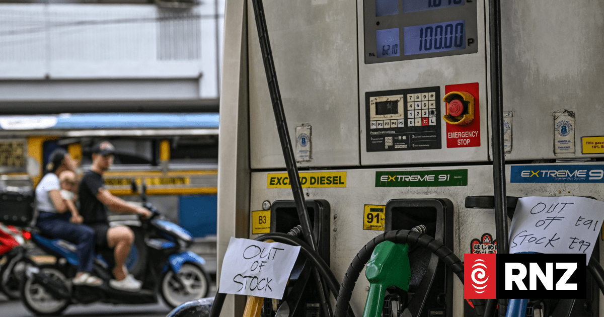 Global stocks slide as oil soars past US$100 on Mideast war - RNZ