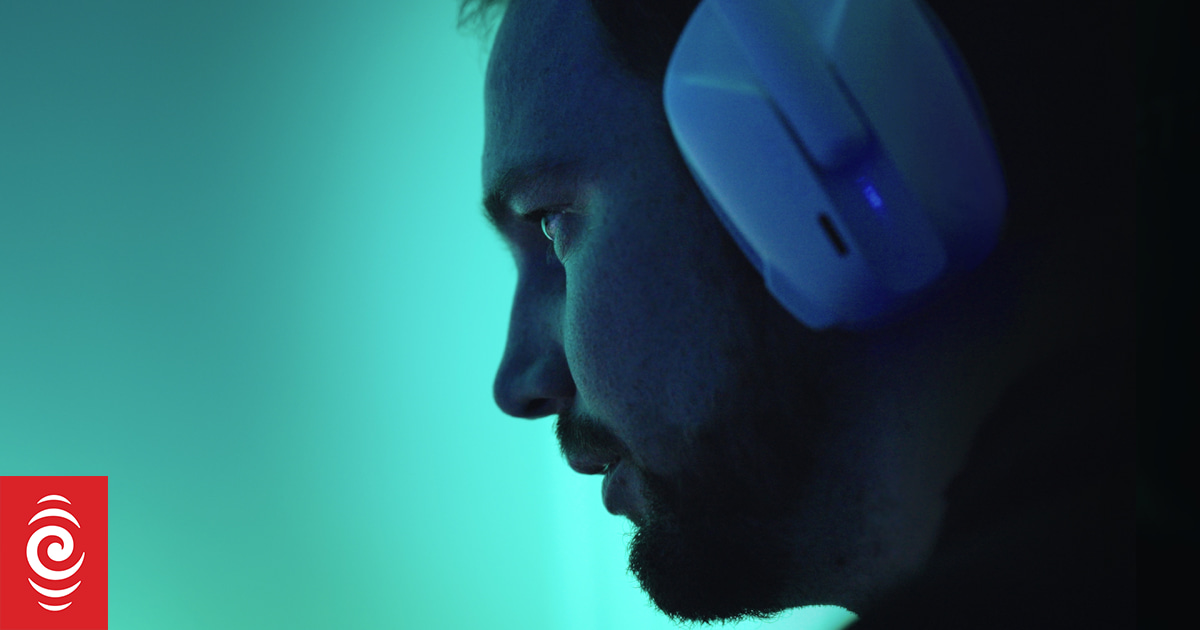 Loading Docs 2022 | E Blacks | RNZ