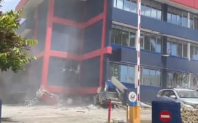 A 7.3 quake has hit Vanuatu. The NZ High Commission to Vanuatu appears to be damaged by the quake.