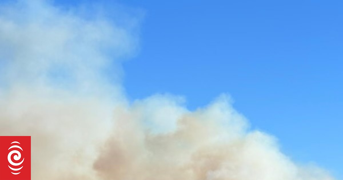 Port Hills fire: Residents remain on high alert as blaze burns on - Vimarsana News