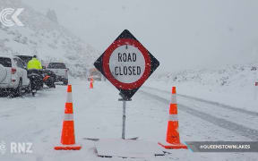 Snow falls to 400m as summer approaches