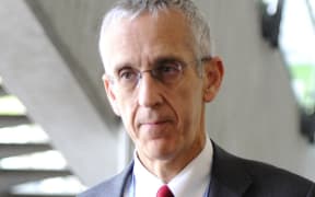 Todd Stern (C) walks on December 10, 2011 during the final discussions of the last day of the UN Framework Convention on Climate Change (UNFCCC) in Durban, South Africa